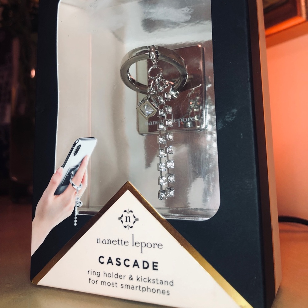 Nanette Lepore "Cascade" Ring Holder & Kickstand ✨